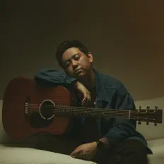 聆聽 EJ De Perio、觀看音樂影片、閱讀小傳、查看巡演日期等！