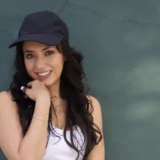 Dengarkan Carli J. Myers, tonton video musik, baca bio, lihat tanggal tur & lainnya!