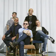 The Alarmistsを聴いたり、ミュージックビデオを鑑賞したり、経歴やツアー日程などを確認したりしましょう！