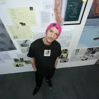 聆聽 undefined、觀看音樂影片、閱讀小傳、查看巡演日期等！