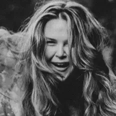 Lily Mae Harringtonを聴いたり、ミュージックビデオを鑑賞したり、経歴やツアー日程などを確認したりしましょう！