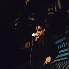 聆聽 Deshun Jetson、觀看音樂影片、閱讀小傳、查看巡演日期等！