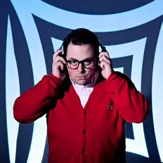 聆聽 DJ Drums、觀看音樂影片、閱讀小傳、查看巡演日期等！