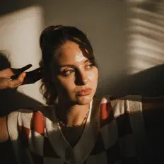 MAIKE을(를) 듣고, 뮤직 비디오를 보고, 약력을 읽고, 투어 일정 등을 확인하세요!