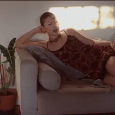 Lenaを聴いたり、ミュージックビデオを鑑賞したり、経歴やツアー日程などを確認したりしましょう！