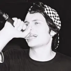 Hör dir FEDIN an, schau dir Musikvideos an, lies die Biografie, finde Tourdaten und mehr!