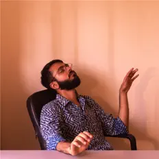 Dharun dinle, müzik videolarını izle, biyografisini oku, tur tarihlerini ve daha fazlasını gör!