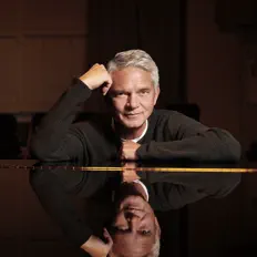 Martin Stockを聴いたり、ミュージックビデオを鑑賞したり、経歴やツアー日程などを確認したりしましょう！
