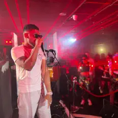 Dengarkan Fxsion, tonton video musik, baca bio, lihat tanggal tur & lainnya!