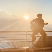 Ouve undefined, vê vídeos de música, lê a biografia, vê as datas da digressão e muito mais!