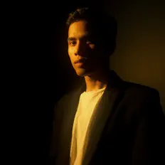 Dengarkan SRT Shine, tonton video musik, baca bio, lihat tanggal tur & lainnya!