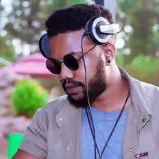 Posłuchaj wykonawcy RG Miles, obejrzyj teledyski, przeczytaj biografię, zobacz daty tras koncertowych i nie tylko!