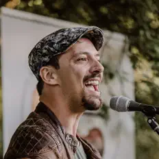 Ακούστε περιεχόμενο από Pasi der Pogo, παρακολουθήστε μουσικά βίντεο, διαβάστε το βιογραφικό, δείτε ημερομηνίες περιοδείας, και πολλά ακόμη!