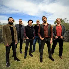 I Beddiを聴いたり、ミュージックビデオを鑑賞したり、経歴やツアー日程などを確認したりしましょう！