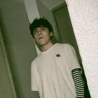 undefined을(를) 듣고, 뮤직 비디오를 보고, 약력을 읽고, 투어 일정 등을 확인하세요!