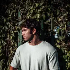 Ascolta Ander Frekwensie, guarda video musicali, leggi la biografia, vedi le date del tour & altro!