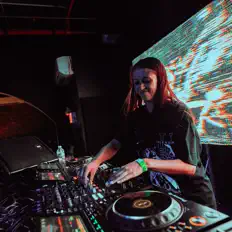 JAMiAM을(를) 듣고, 뮤직 비디오를 보고, 약력을 읽고, 투어 일정 등을 확인하세요!