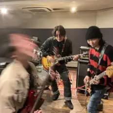 Magic Number 35: песни, клипы, биография, даты выступлений и многое другое.