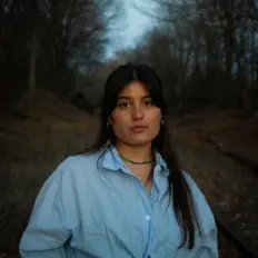 收听 Annamarie Rosanio、观看音乐视频、阅读小传、查看巡演日期等 ！