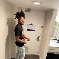 Ouve Si2, vê vídeos de música, lê a biografia, vê as datas da digressão e muito mais!