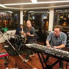 收听 Lorenzo's Music、观看音乐视频、阅读小传、查看巡演日期等 ！