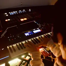 Hör dir Ginetic an, schau dir Musikvideos an, lies die Biografie, finde Tourdaten und mehr!