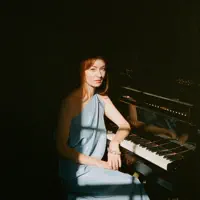 undefined을(를) 듣고, 뮤직 비디오를 보고, 약력을 읽고, 투어 일정 등을 확인하세요!