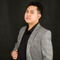 Hoàng Đứcを聴いたり、ミュージックビデオを鑑賞したり、経歴やツアー日程などを確認したりしましょう！