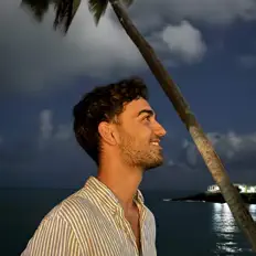 收听 Steeg、观看音乐视频、阅读小传、查看巡演日期等 ！