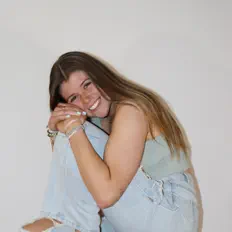 abby hallettを聴いたり、ミュージックビデオを鑑賞したり、経歴やツアー日程などを確認したりしましょう！