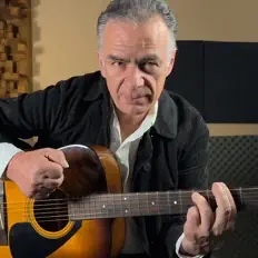 Ακούστε περιεχόμενο από Renato Albornoz, παρακολουθήστε μουσικά βίντεο, διαβάστε το βιογραφικό, δείτε ημερομηνίες περιοδείας, και πολλά ακόμη!