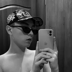 聆聽 ALEXANDER_MUA、觀看音樂影片、閱讀小傳、查看巡演日期等！