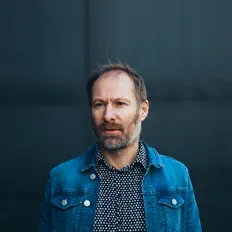 Dengarkan Peter Vogelaar, tonton video musik, baca bio, lihat tanggal tur & lainnya!