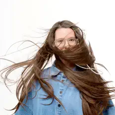 Boyfriend सुनें, म्यूज़िक वीडियो देखें, बायो पढ़ें, दौरे की तारीखें और बहुत कुछ देखें!