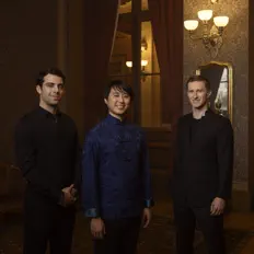 聆聽 Trio Zimbalist、觀看音樂影片、閱讀小傳、查看巡演日期等!