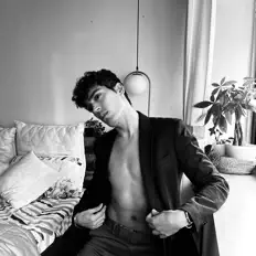 收听 Raghav Kinra、观看音乐视频、阅读小传、查看巡演日期等 ！