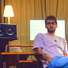 聆聽 Tal Frieder、觀看音樂影片、閱讀小傳、查看巡演日期等！