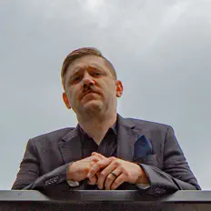 Poslechněte si interpreta Ryne Norman, sledujte hudební videa, přečtěte si životopis, podívejte se na data turné a další informace.