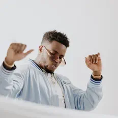 Posłuchaj wykonawcy Dandyy, obejrzyj teledyski, przeczytaj biografię, zobacz daty tras koncertowych i nie tylko!