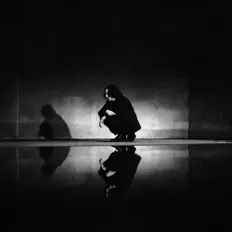 收听 Call Me Late、观看音乐视频、阅读小传、查看巡演日期等 ！