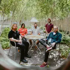 Escucha a Gault, mira videos musicales, lee su biografía, consulta las fechas de las gira y más.