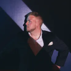 Gruffydd Wyn을(를) 듣고, 뮤직 비디오를 보고, 약력을 읽고, 투어 일정 등을 확인하세요!