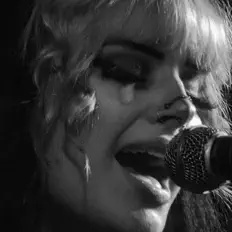 Ouve Saskia Searle, vê vídeos de música, lê a biografia, vê as datas da digressão e muito mais!
