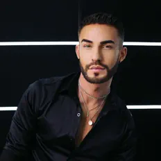 Posłuchaj wykonawcy Wayne Cumming, obejrzyj teledyski, przeczytaj biografię, zobacz daty tras koncertowych i nie tylko!