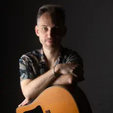 Escucha a Fabio Cadore, mira videos musicales, lee su biografía, consulta las fechas de las gira y más.