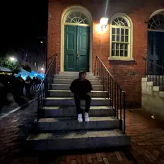 聆聽 Shhmody、觀看音樂影片、閱讀小傳、查看巡演日期等！