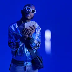 Finesse Rocksmithを聴いたり、ミュージックビデオを鑑賞したり、経歴やツアー日程などを確認したりしましょう!