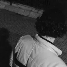 聆聽 Pierrrro、觀看音樂影片、閱讀小傳、查看巡演日期等！