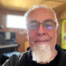 Dengarkan Robin, tonton video musik, baca bio, lihat tanggal tur & lainnya!
