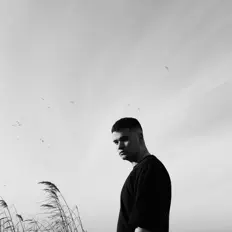 Ouve Young Dill, vê vídeos de música, lê a biografia, vê as datas da digressão e muito mais!